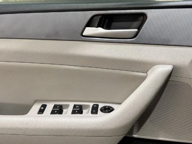 Used 2018 Blue Hyundai SEL image 17
