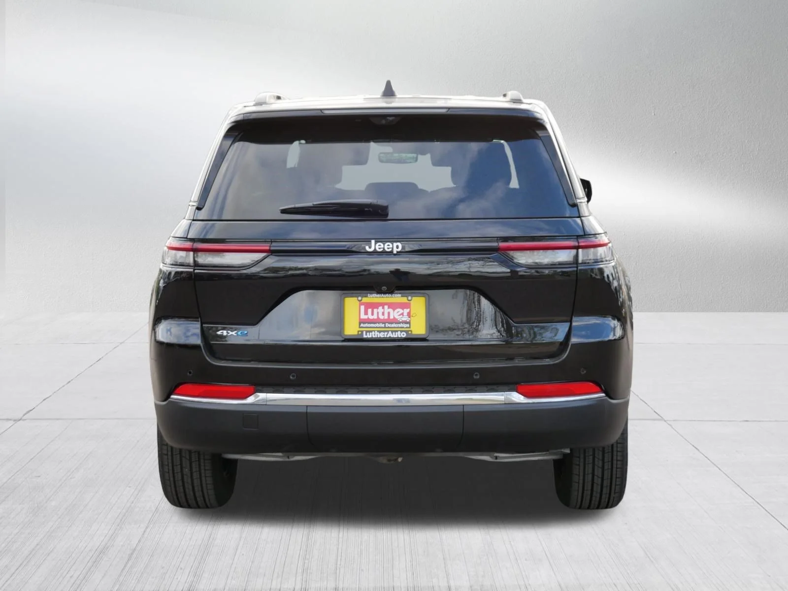 Used 2025 Diamond Black Crystal Pearlcoat Jeep  image 6