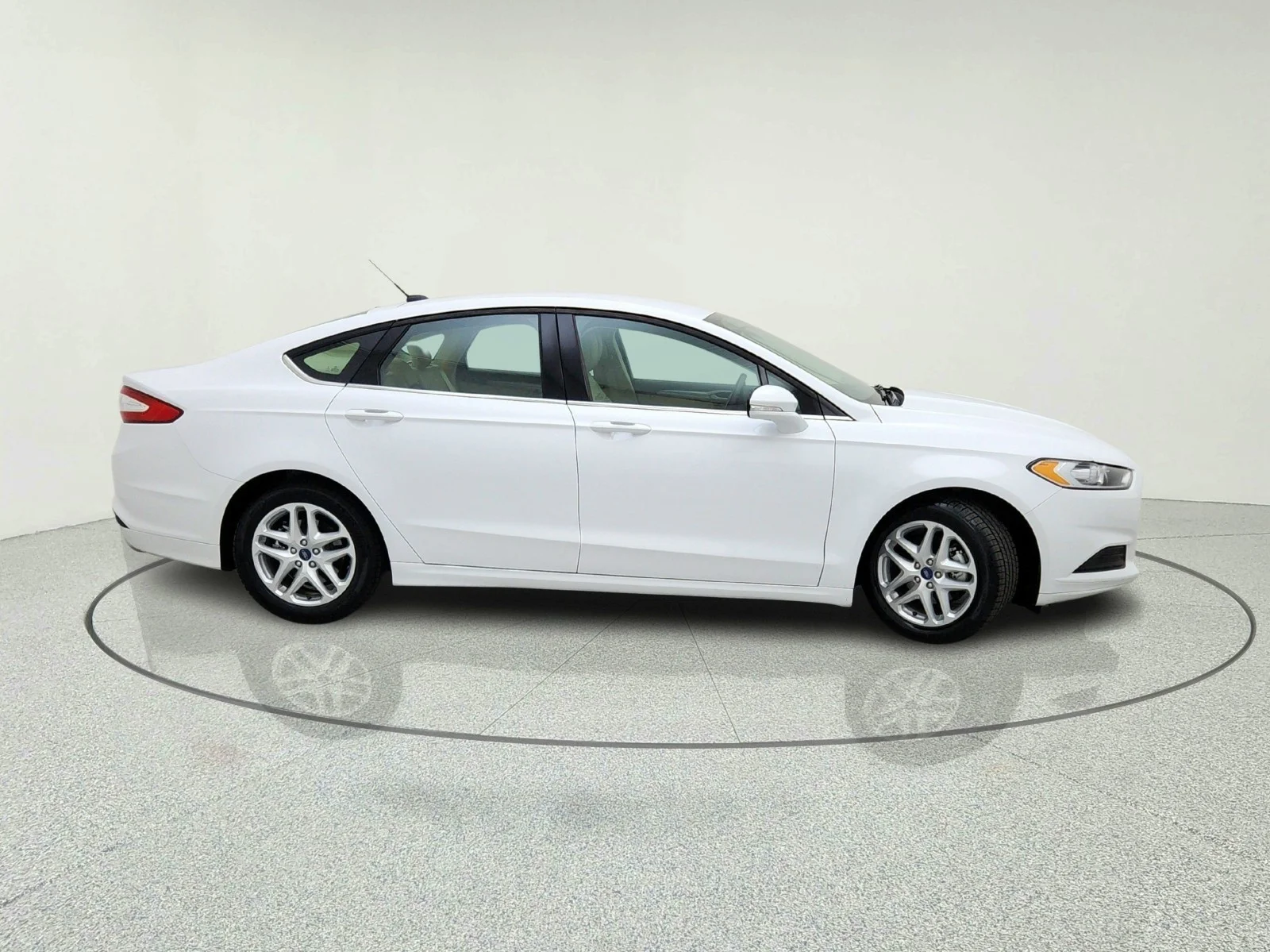Used 2015 Oxford White Ford SE image 12