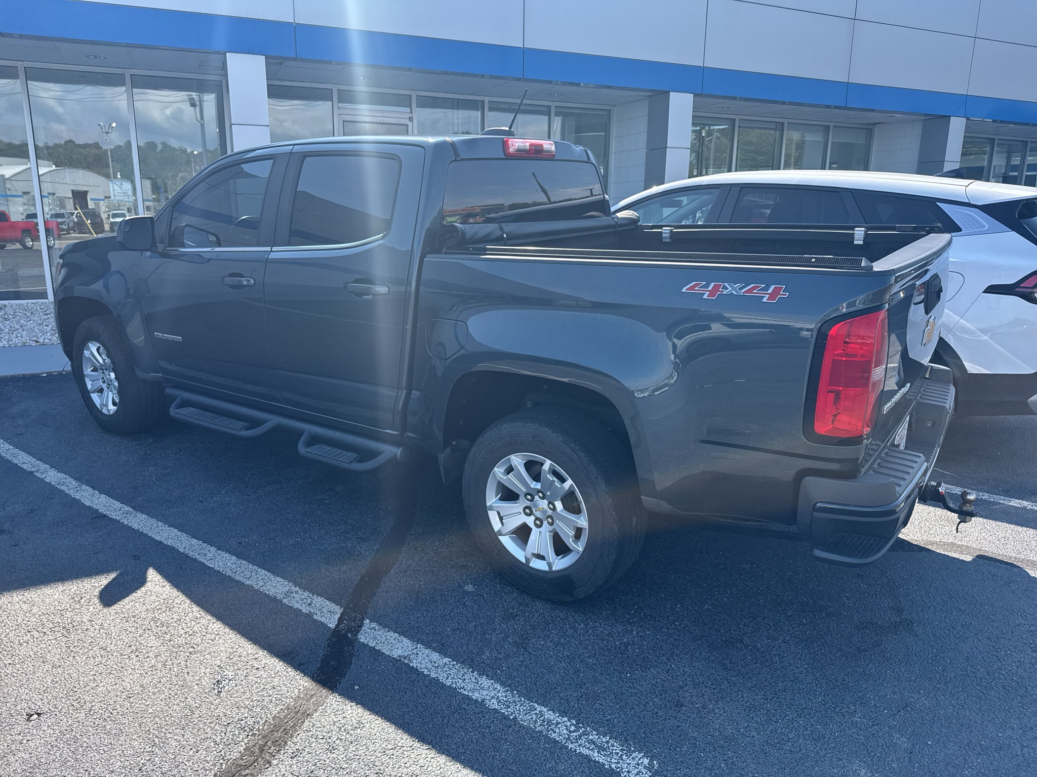 Used 2020 SHADOW GRAY METALLIC Chevrolet 4WD LT image 6