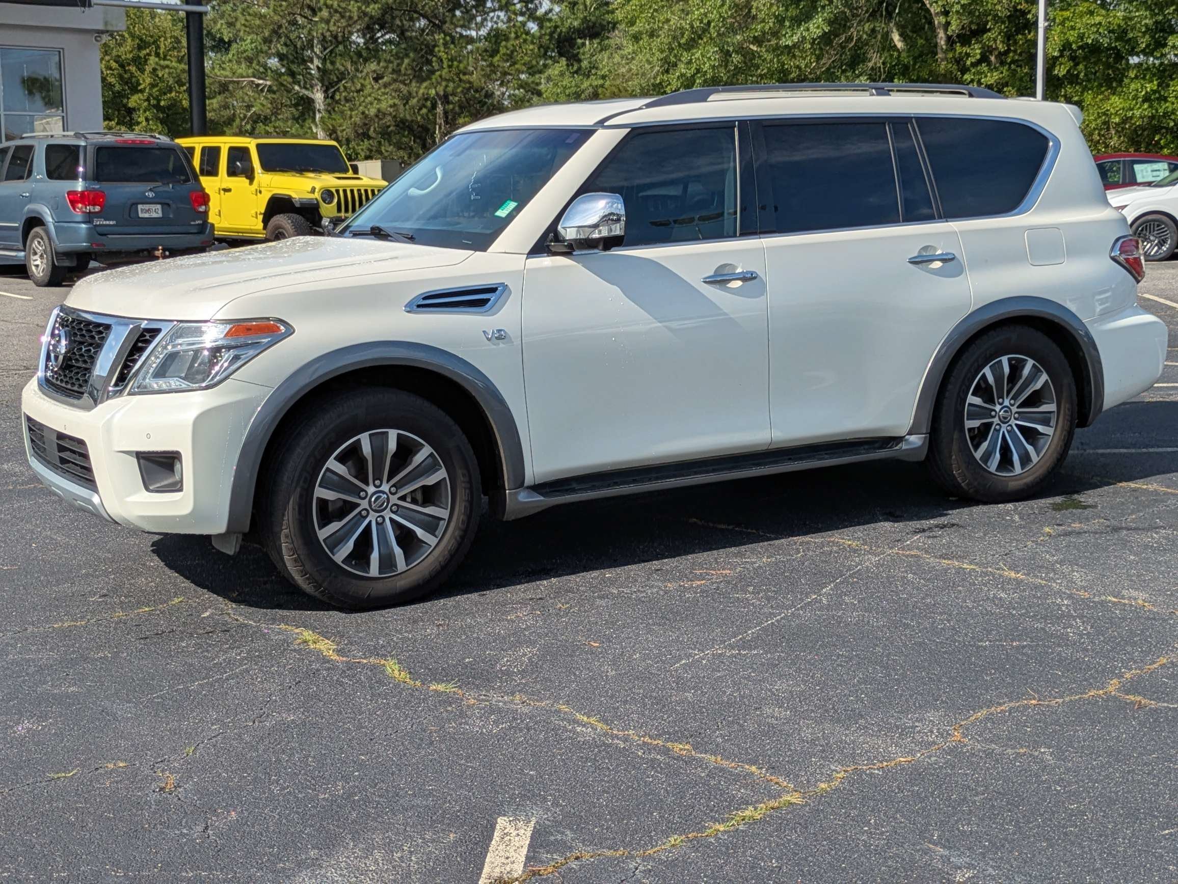 Used 2017 White Nissan SL image 7