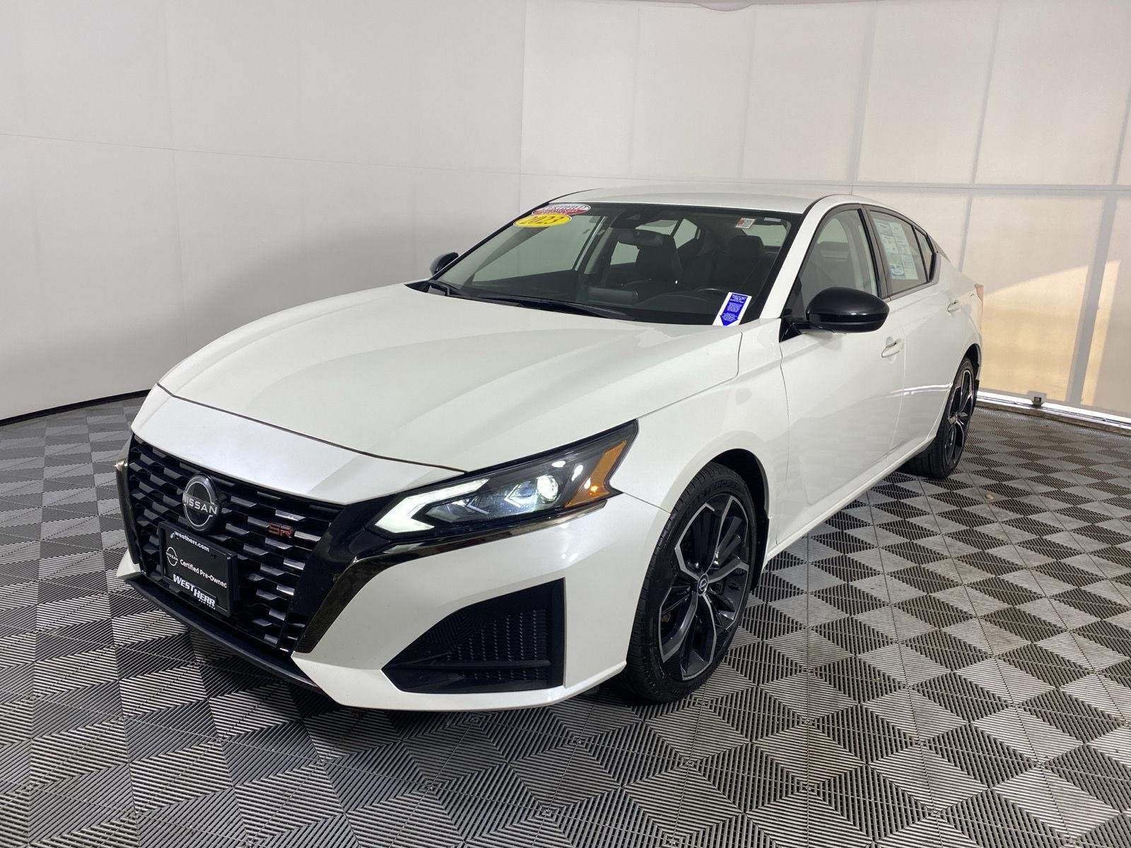 Used 2023 Pearl White Tricoat Nissan 2.5 SR image 3