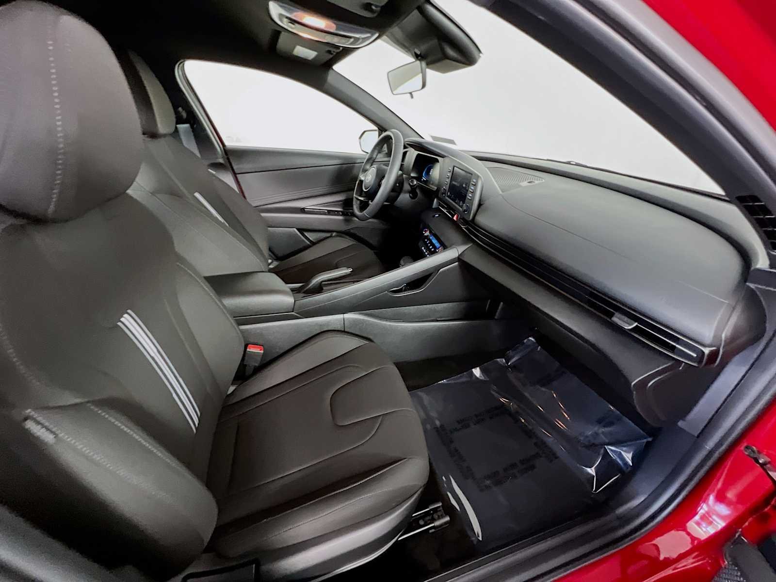 Used 2025 Ultimate Red Hyundai SEL Sport image 27