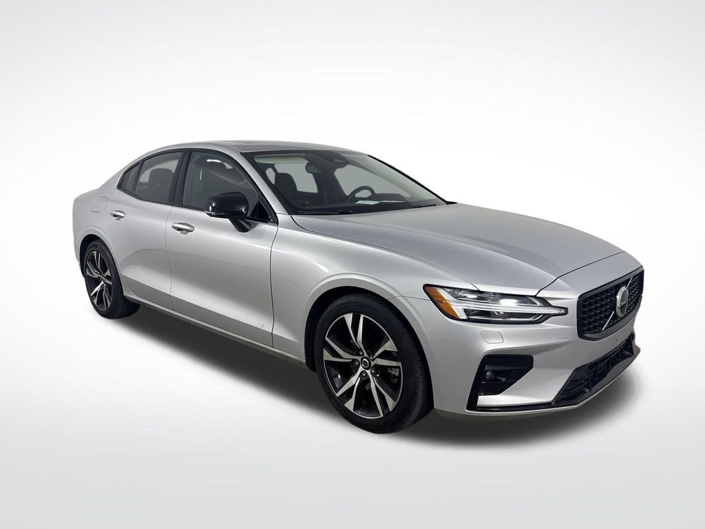 2025 Volvo S60 B5 Core Dark AWD's photo