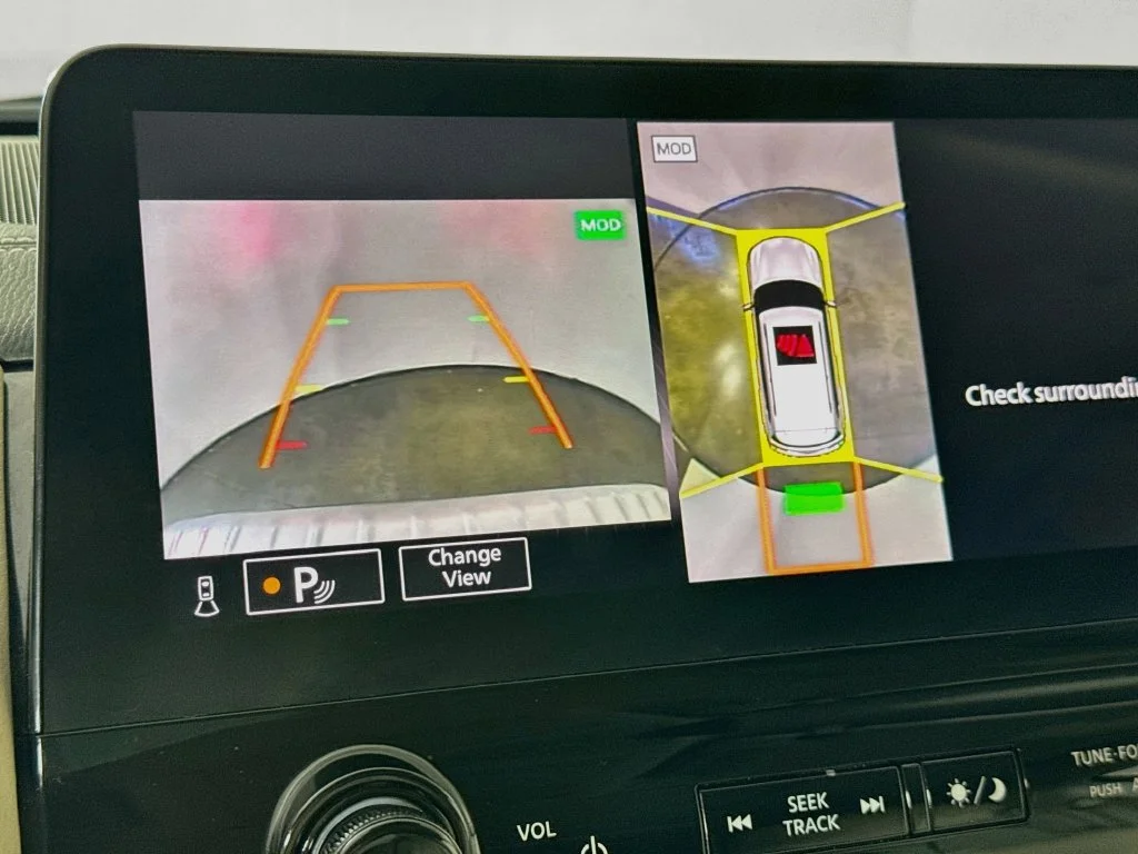 Certified Used 2022 Red INFINITI LUXE image 18