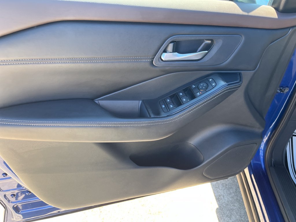 Used 2023 Blue Nissan SV image 11