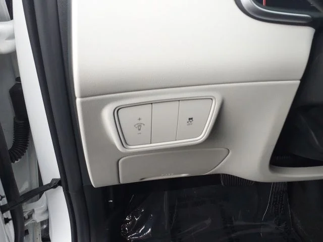 Used 2024 White Hyundai SE image 11