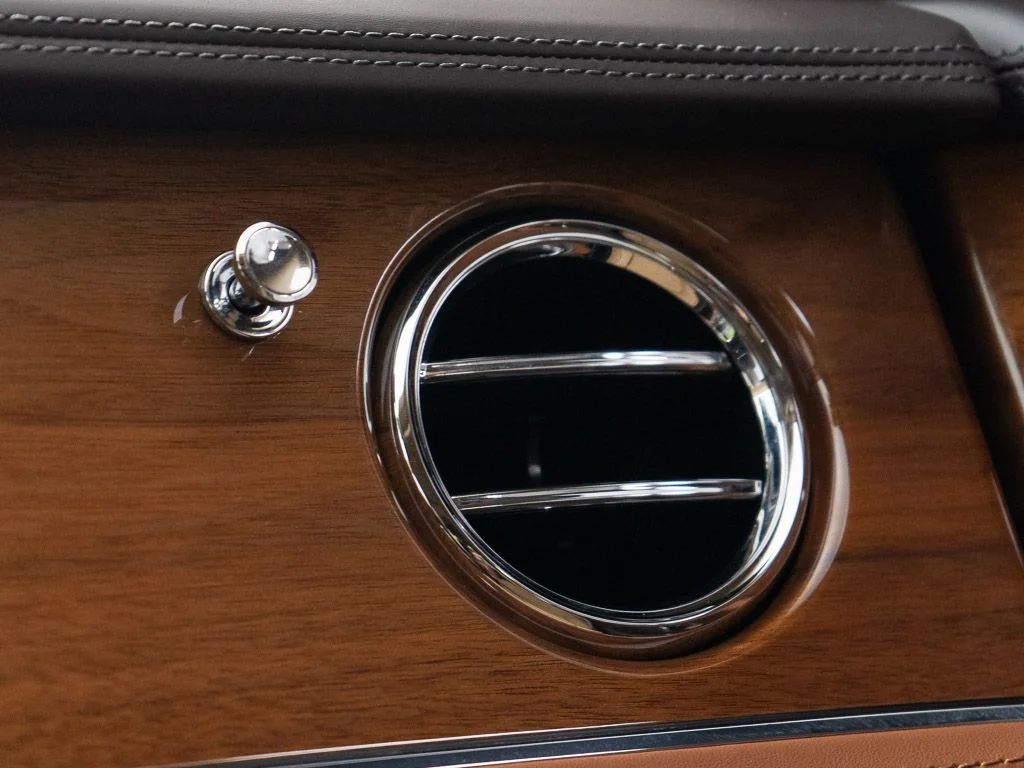 Used 2025 White Sand - by Mulliner Bentley Mulliner image 44