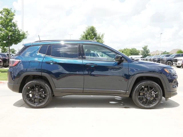 New 2026 Fathom Blue Pearl-Coat Exterior Paint Jeep Latitude image 10
