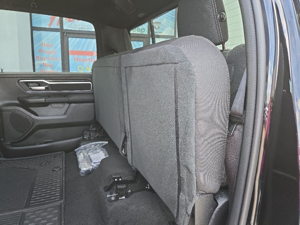 New 2026 Diamond Black Crystal Pearl-Coat Exterior Paint RAM Big Horn/Lone Star image 103