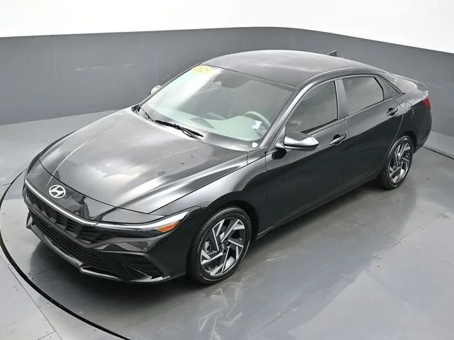 Used 2025 Black Hyundai SEL Sport image 42