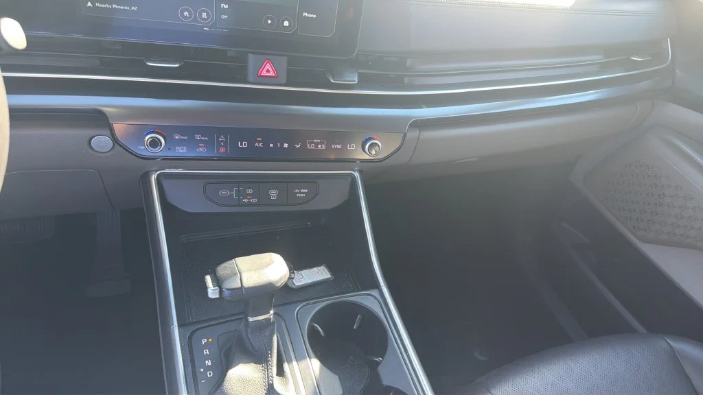 Used 2025 White Kia LXS image 21