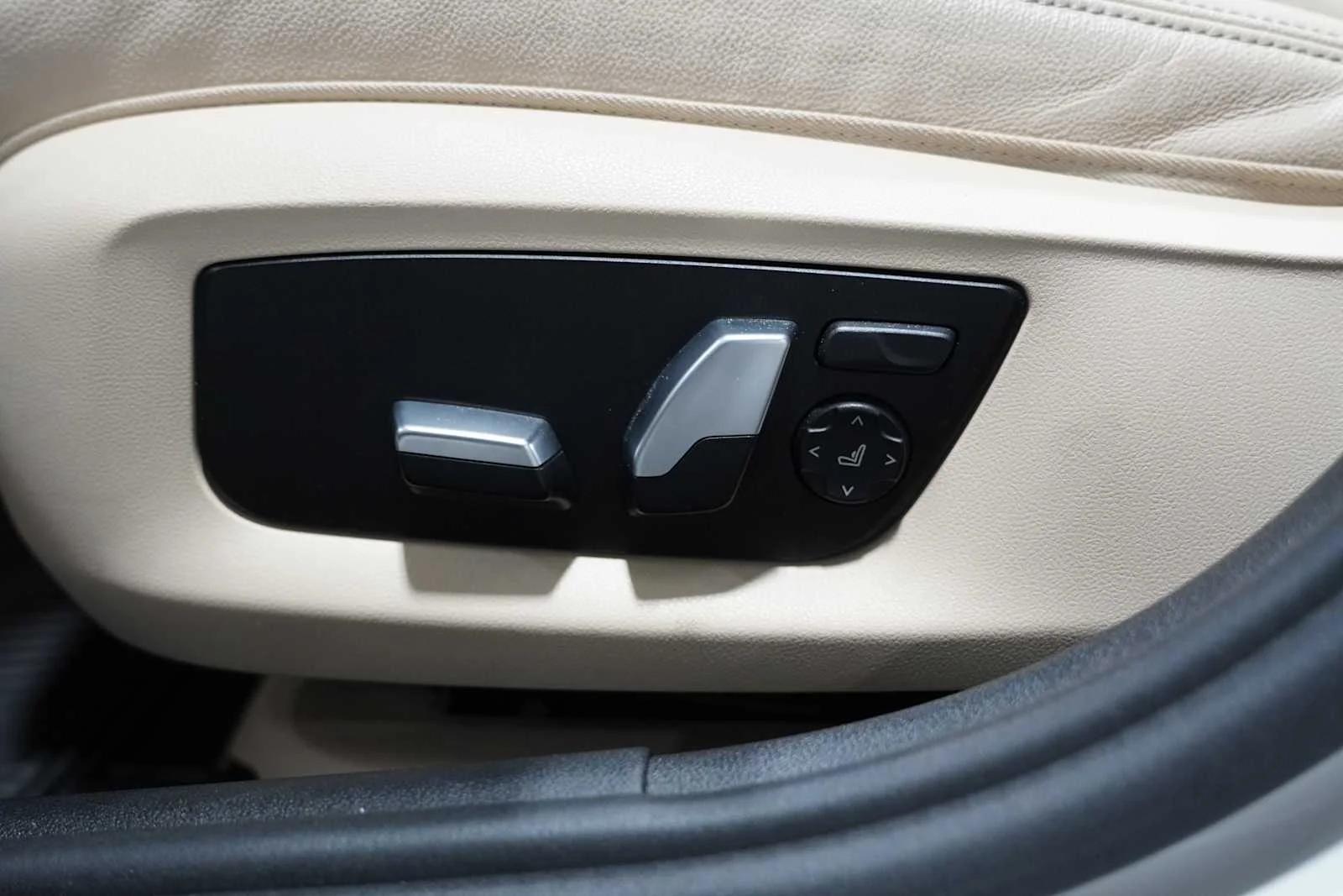 Used 2022 Mineral White Metallic BMW 530i image 13