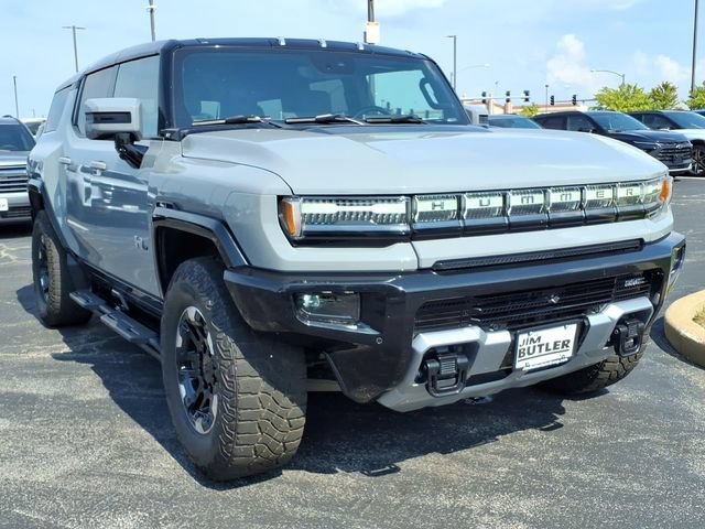 Used 2025 Meteorite Metallic (Grey) GMC 3X image 24