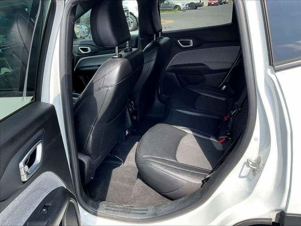 Certified Used 2024 White Jeep Latitude image 6