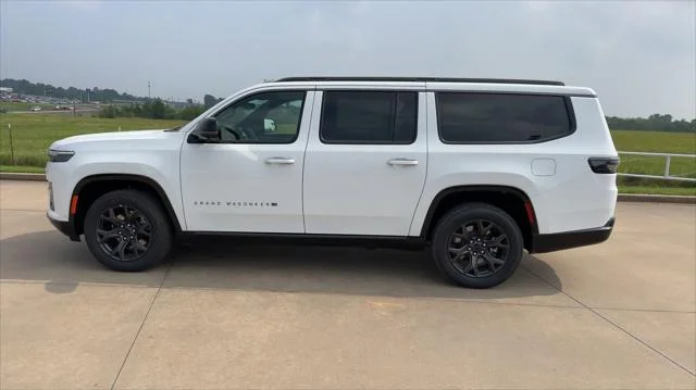 New 2026 Bright White Clear-Coat Exterior Paint Jeep Limited Altitude image 6