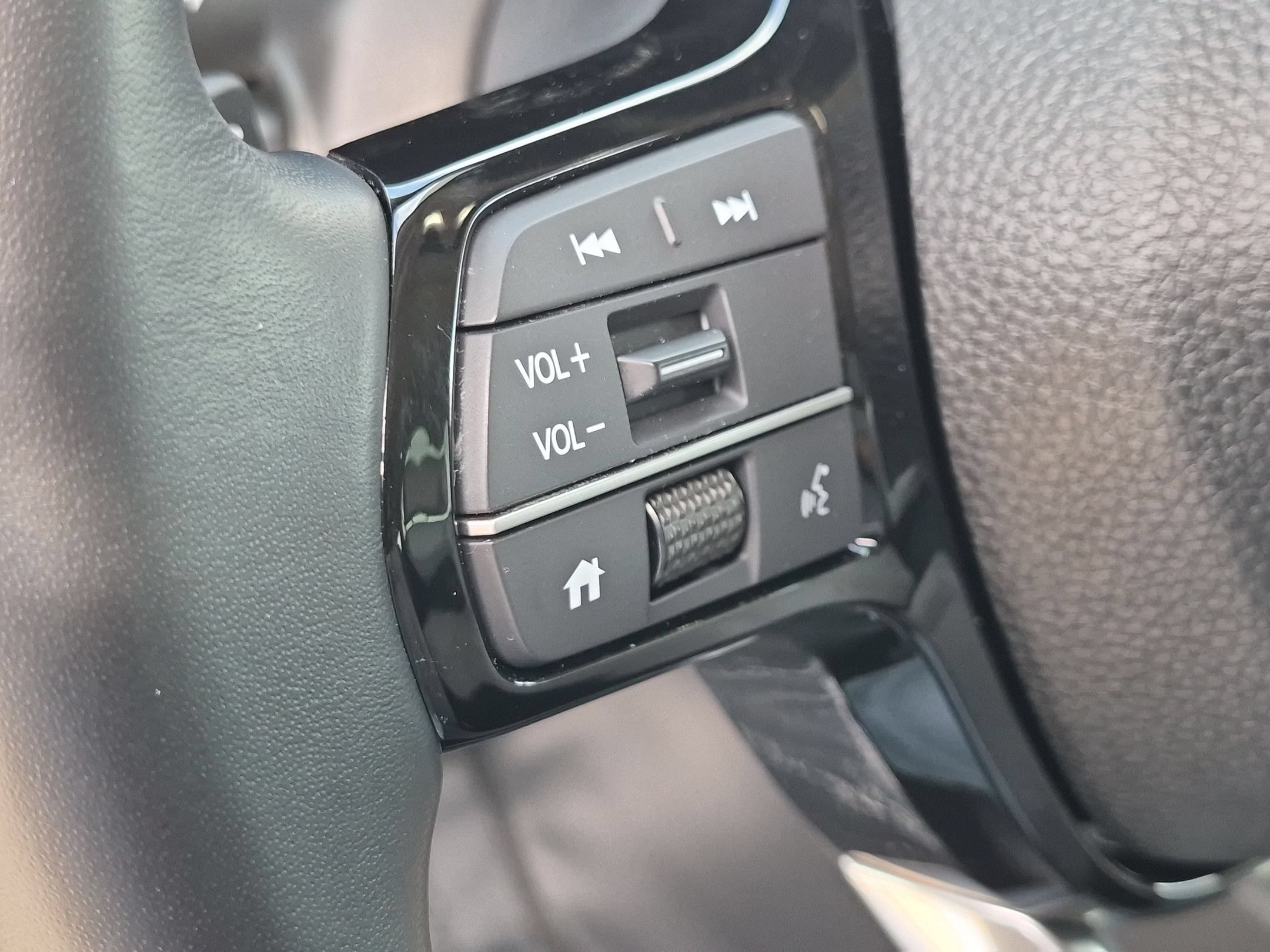 2025 Honda Pilot EX-L+ - Photo 14