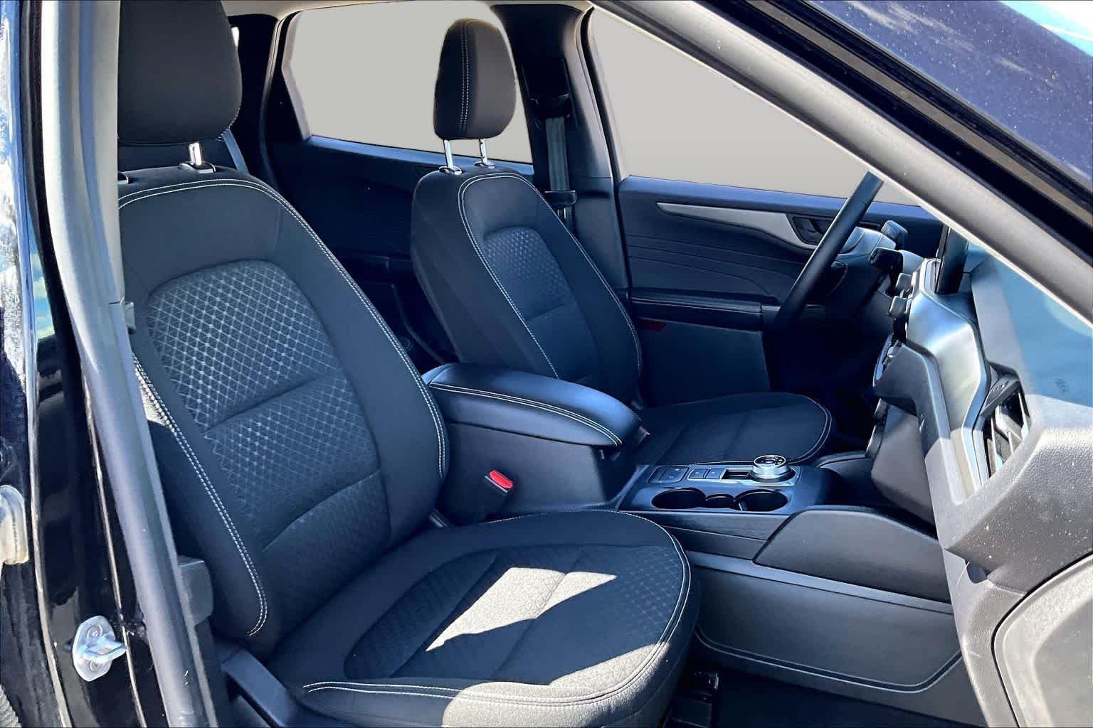 Used 2024 Agate Black Metallic Ford Active image 8