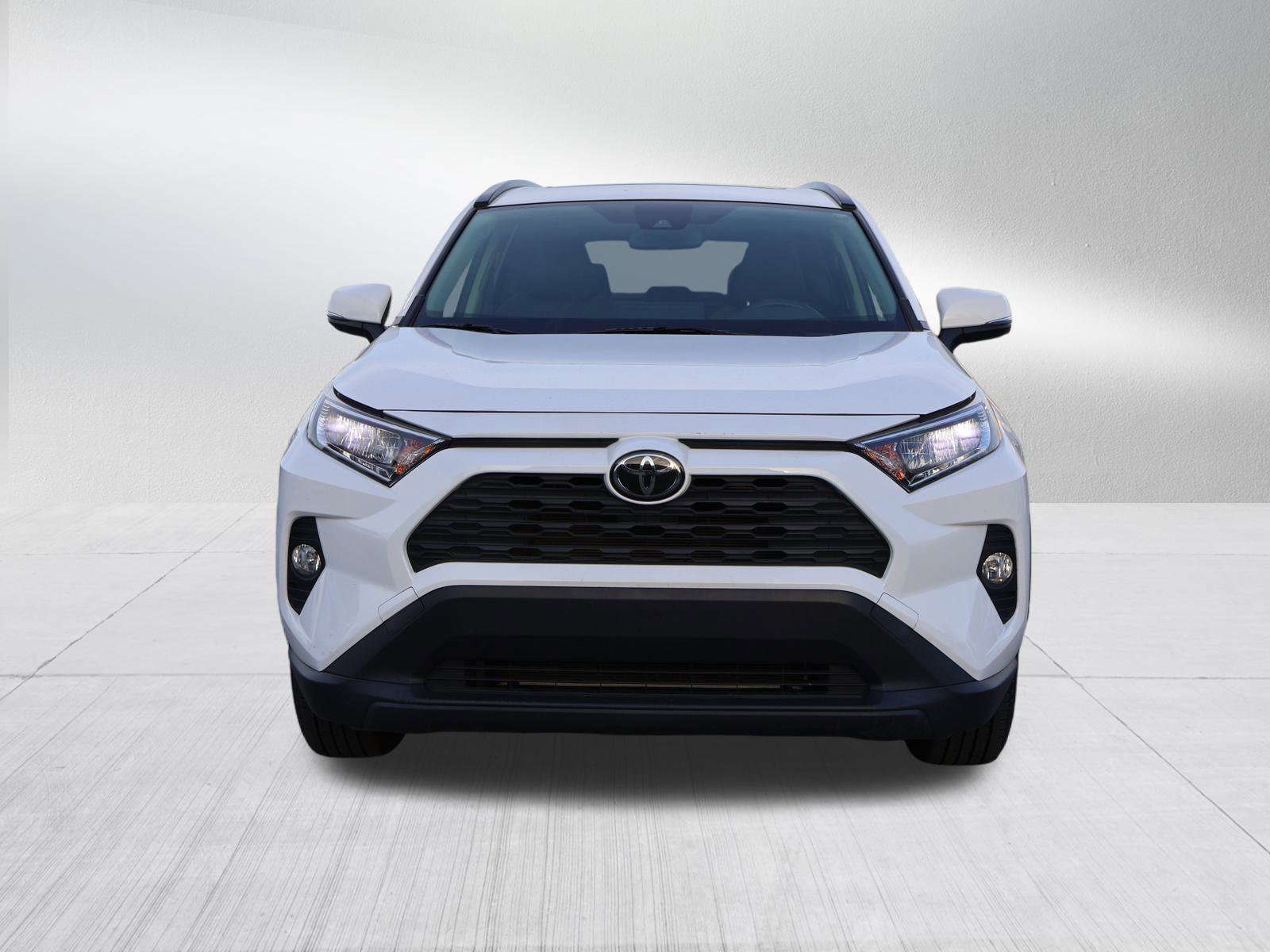Used 2019 Toyota RAV4 XLE with VIN JTMP1RFV9KD040236 for sale in Kansas City