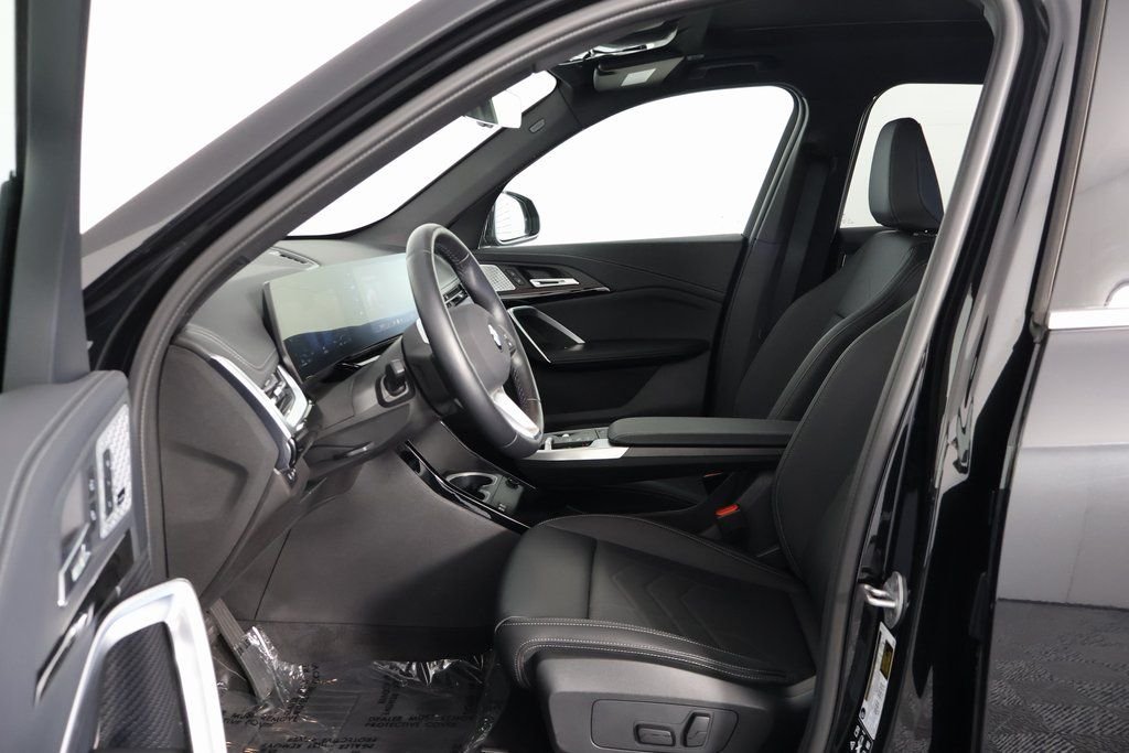 Used 2025 Black BMW xDrive28i image 10