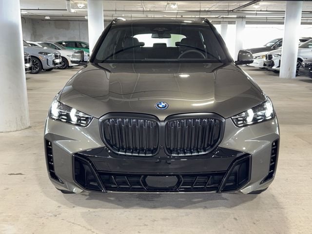 New 2026 Manhattan Green Metallic BMW xDrive50e image 2