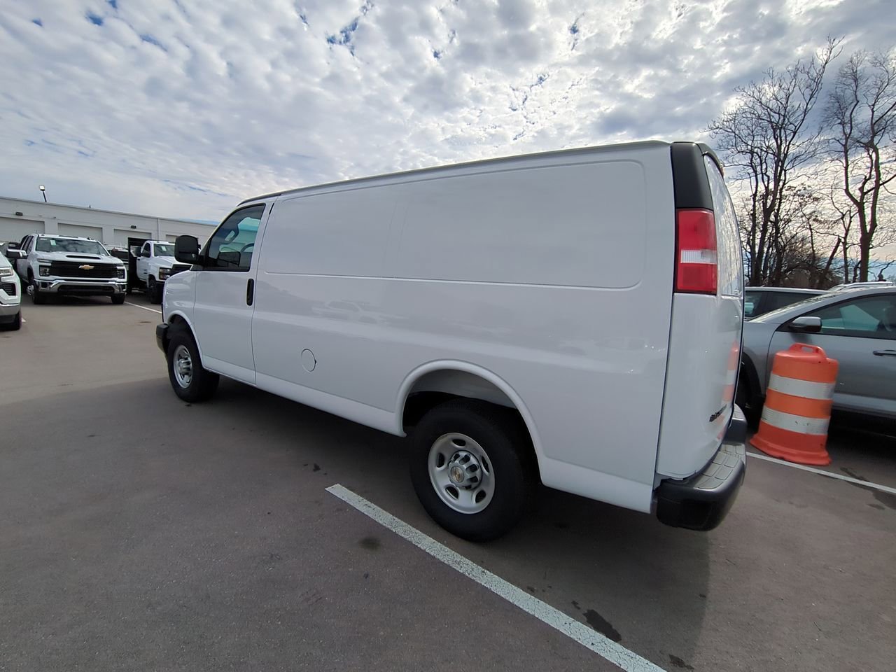 2025 Chevrolet Express Cargo Work Van - Photo 6