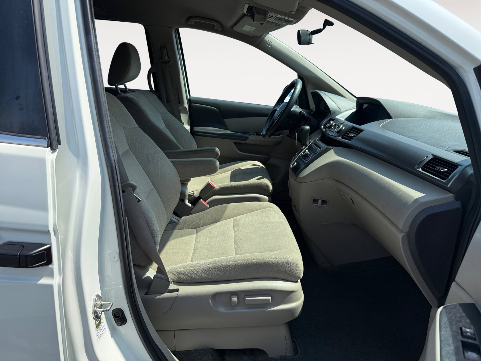 Used 2016 White Diamond Pearl Honda LX image 19