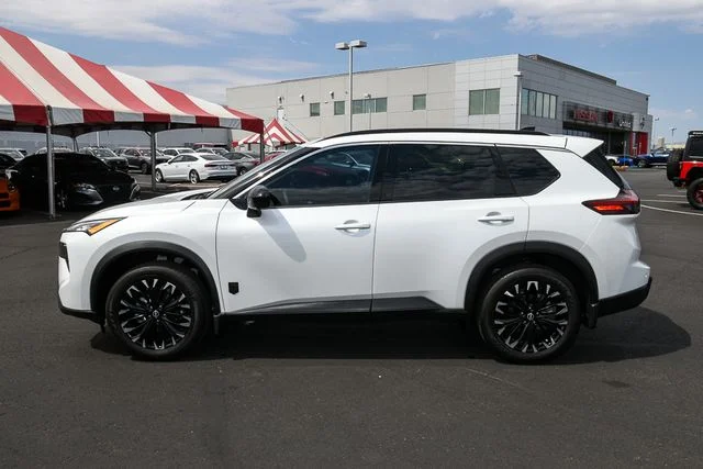 New 2026 Everest White Pearl TriCoat Nissan Dark Armor image 2