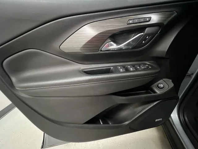 2023 GMC Terrain SLT - Photo 23