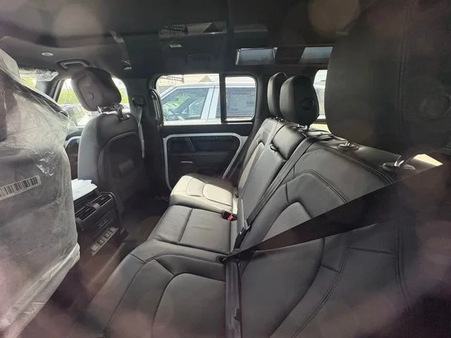 New 2026 Fuji White Land Rover X-Dynamic SE image 4