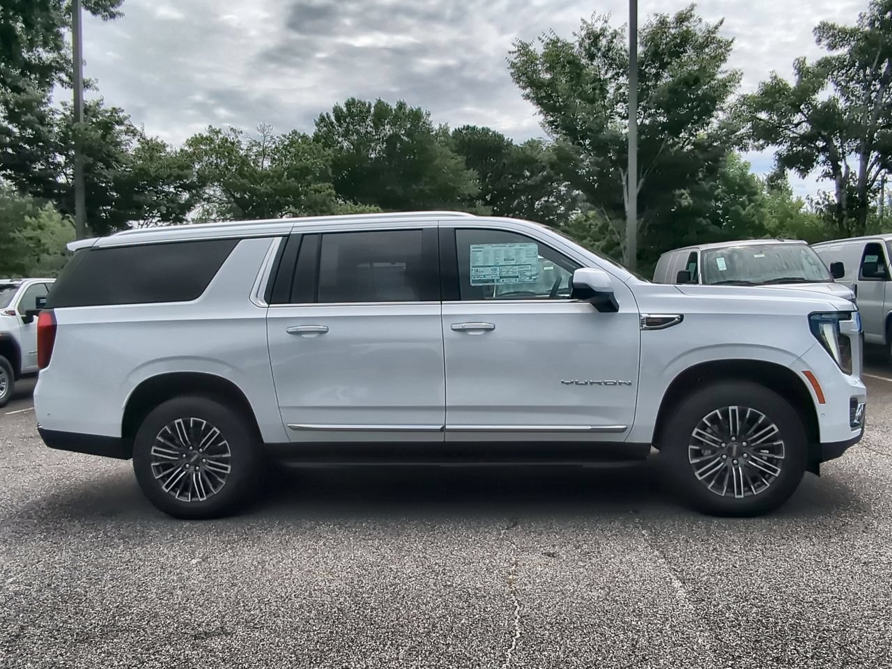 New 2026 Summit White GMC Elevation image 9
