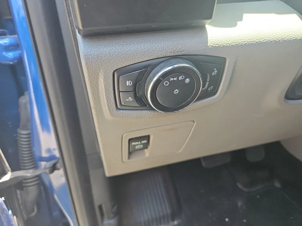 Used 2018 Blue Ford XL image 9
