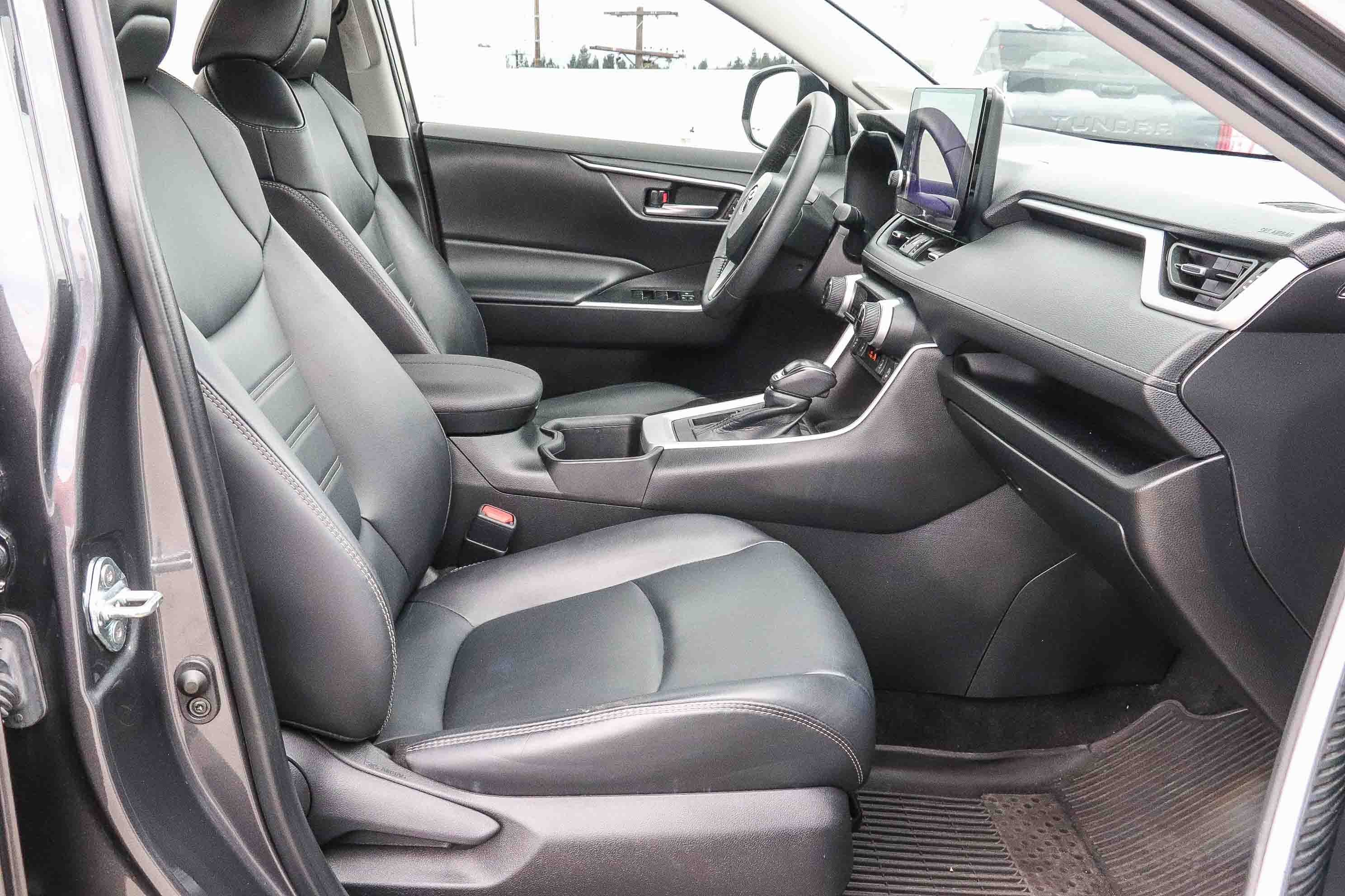 Used 2024 Magnetic Gray Metallic Toyota XLE Premium image 16