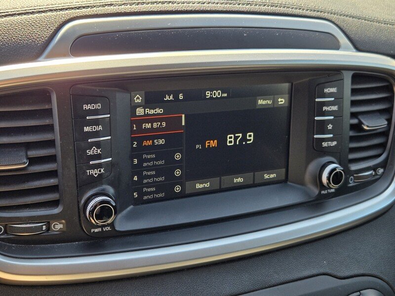 Used 2020 Ebony Black KIA L FWD image 21