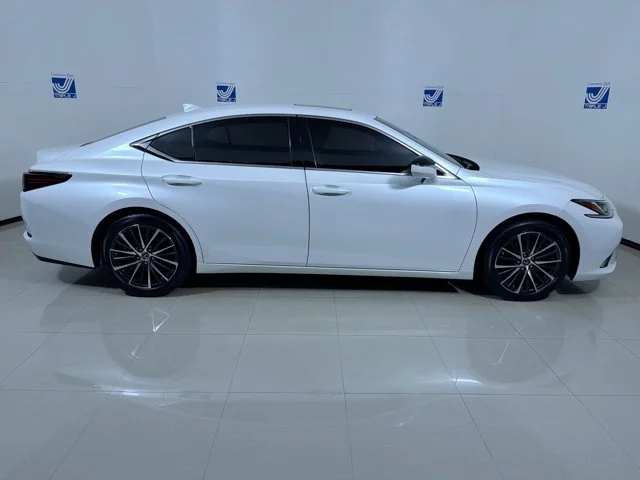 Used 2024 White Lexus ES 350 Luxury image 9