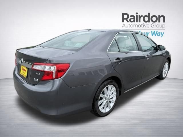 Used 2013 Magnetic Gray Metallic Toyota XLE image 7