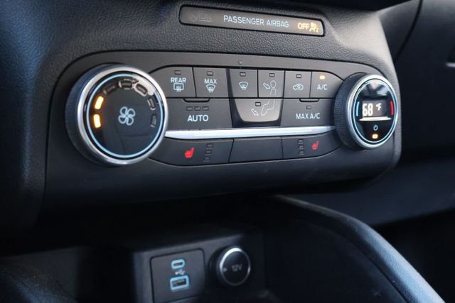 Used 2020 Blue Ford SE image 15