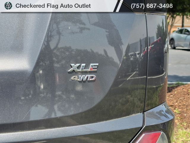 Used 2016 Magnetic Gray Metallic Toyota XLE image 8