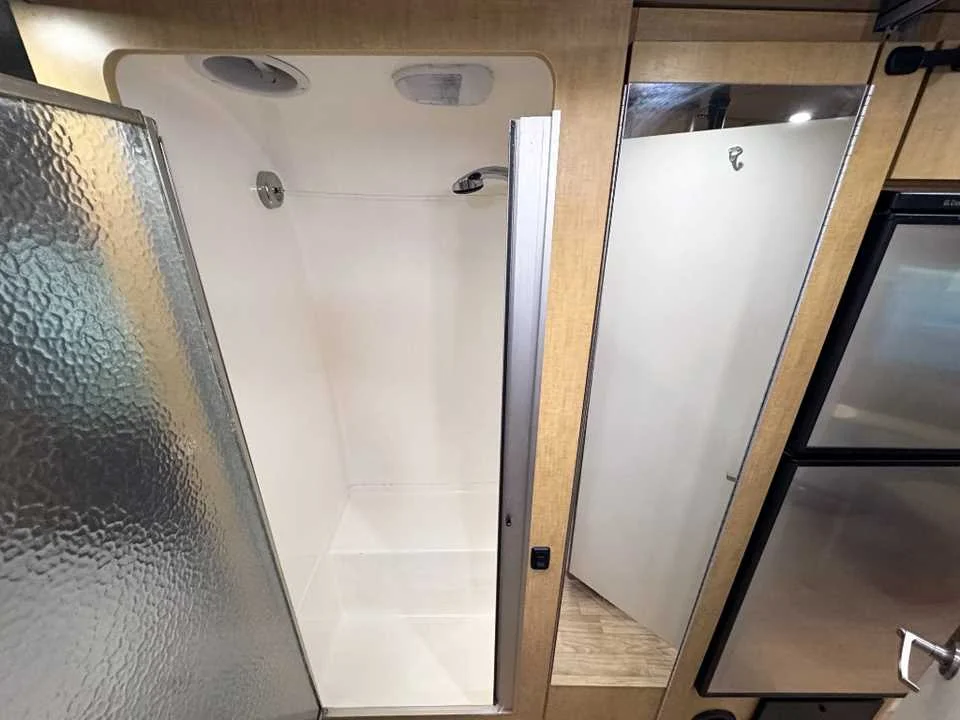 Used 2015  AIRSTREAM  image 32