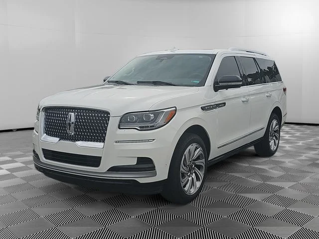 2024 Lincoln Navigator Premiere AWD's photo