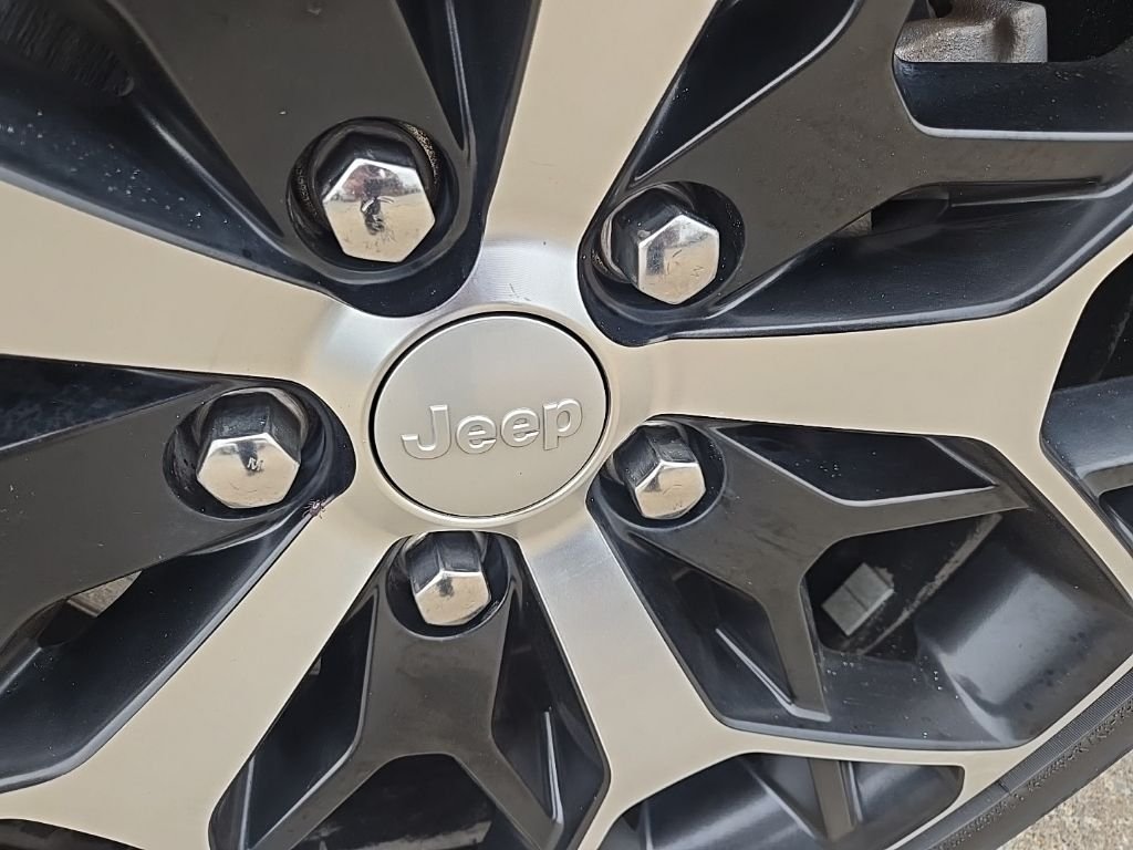 Used 2022 White Jeep Summit Reserve image 28