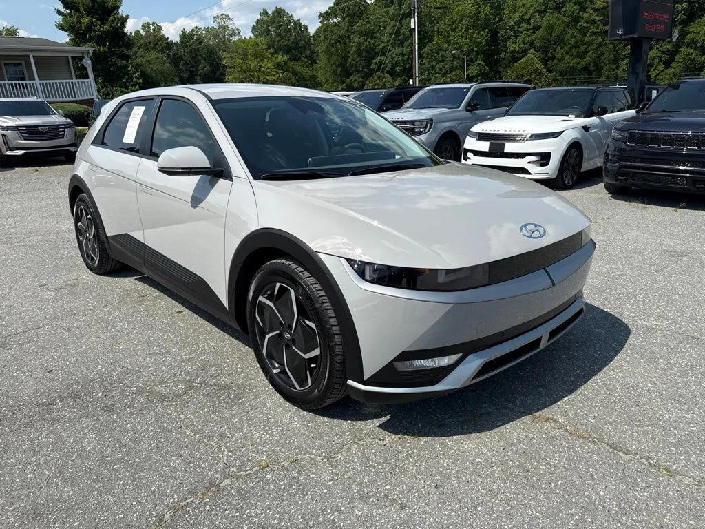 Used 2024 Gray Hyundai SEL image 2