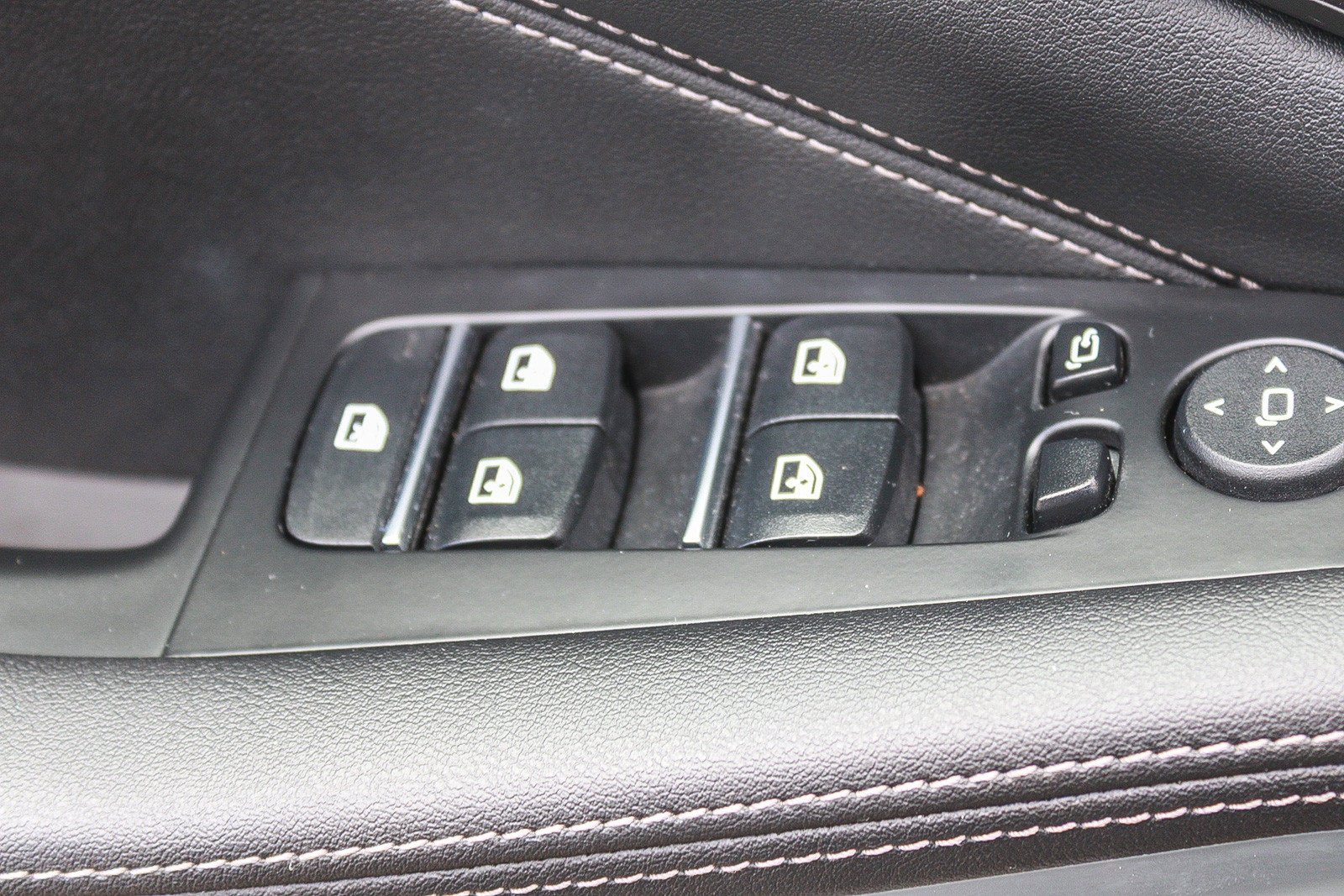 Used 2023 Manhattan Green Metallic BMW sDrive40i image 21