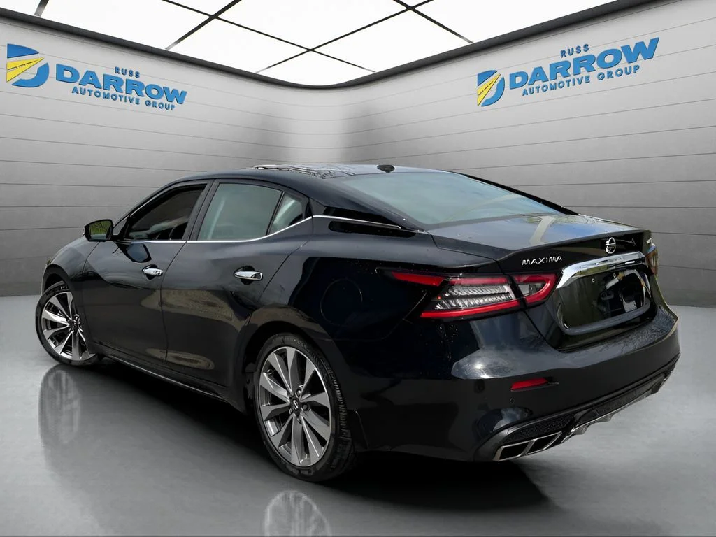 Used 2021 Black Nissan Platinum image 3
