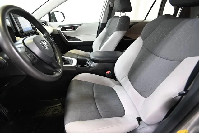 Used 2021 Silver Toyota XLE image 7