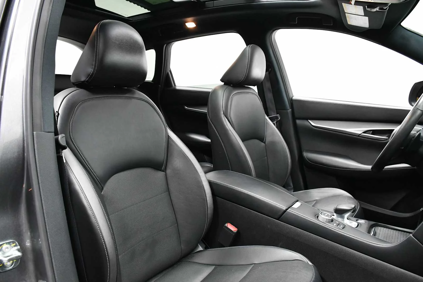 Used 2022 Graphite Shadow INFINITI LUXE image 22