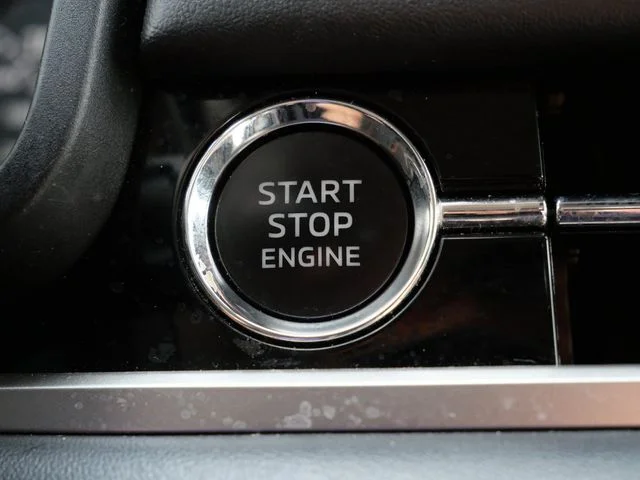 Certified Used 2025 White Diamond Mitsubishi SE image 25