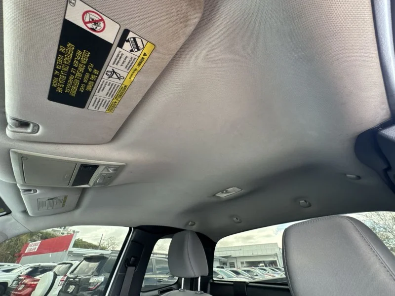 Used 2017 white Toyota SR image 15