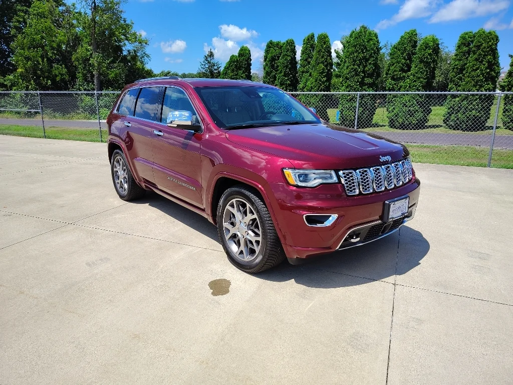 Used 2020 Velvet Red Pearlcoat Jeep Overland image 3