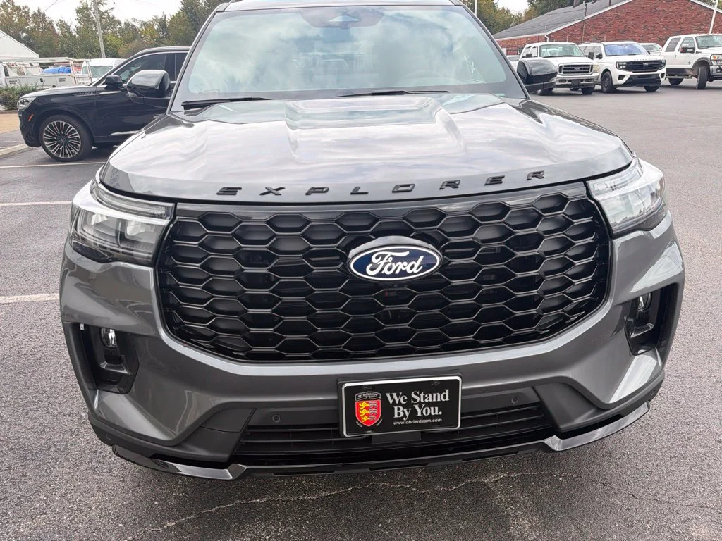 New 2027 Carbonized Gray Metallic Ford ST-Line image 8